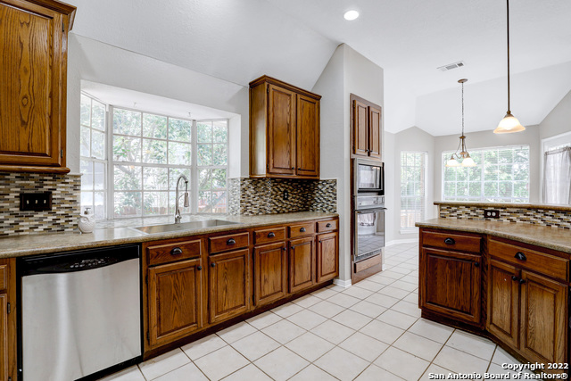 8422 Blackcastle Dr Property Photo 8