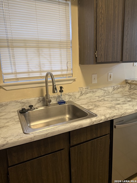 923 Vance Jackson Property Photo 5