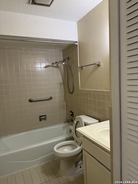923 Vance Jackson Property Photo 7