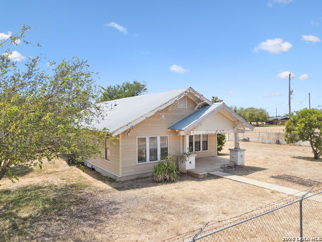 201 E Harris St Property Photo 2