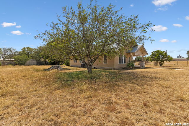 201 E Harris St Property Photo 5