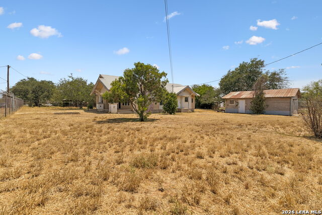 201 E Harris St Property Photo 6