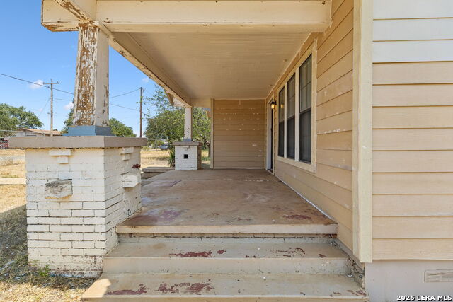 201 E Harris St Property Photo 7