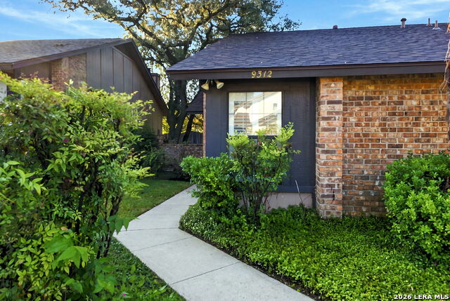 9312 Dover Rdg Property Photo 3