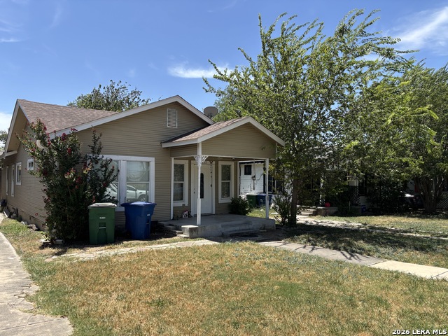 1132 W Rosewood Ave Property Photo 2