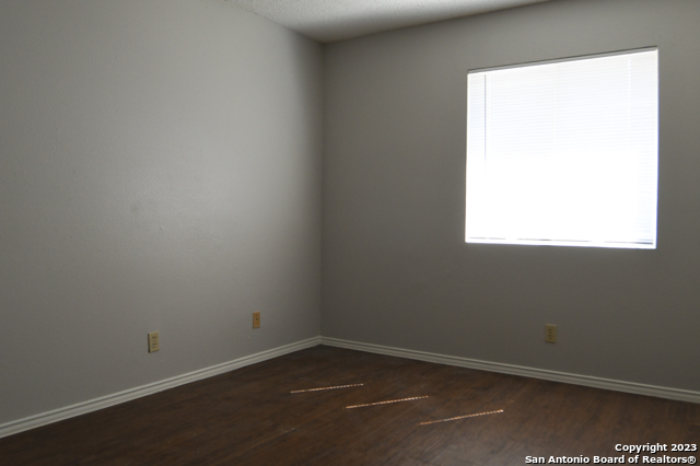 5527 Lochmoor Property Photo 3