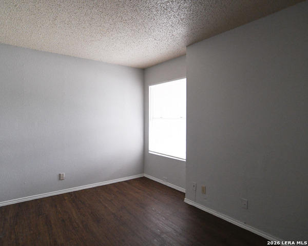 5529 Lochmoor Property Photo 5