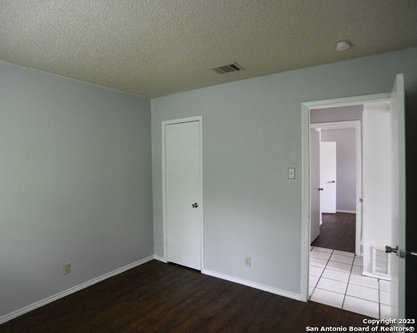 5607 Lochmoor Property Photo 5