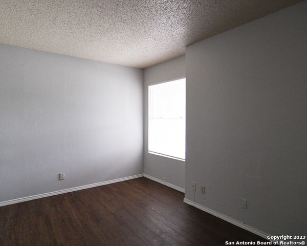 5607 Lochmoor Property Photo 6