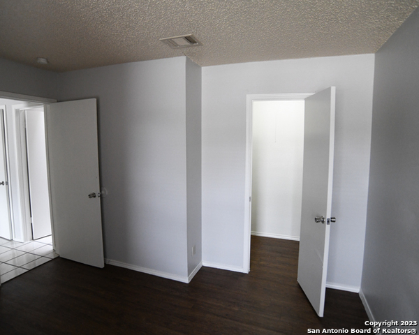 5607 Lochmoor Property Photo 7