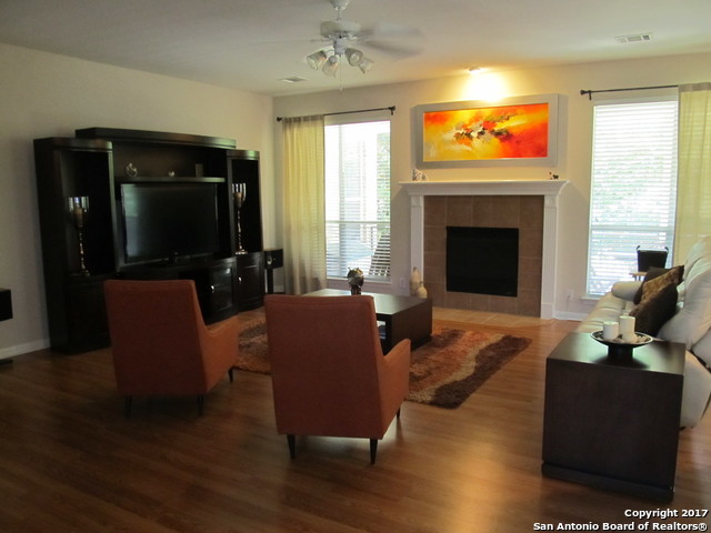118 Stonewall Bnd Property Photo 4