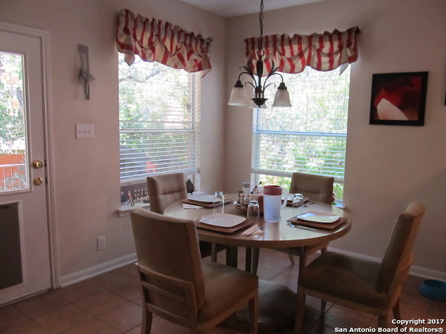 118 Stonewall Bnd Property Photo 7