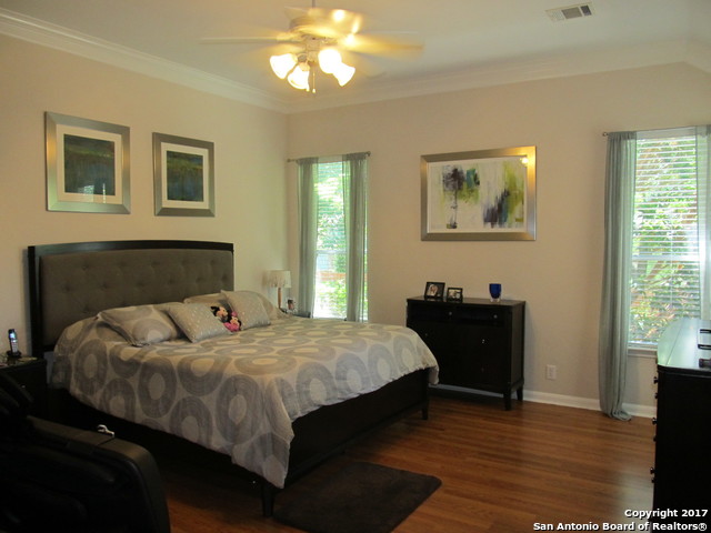 118 Stonewall Bnd Property Photo 8