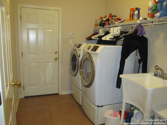 118 Stonewall Bnd Property Photo 12