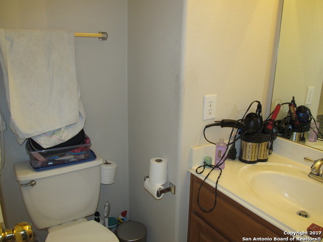118 Stonewall Bnd Property Photo 17