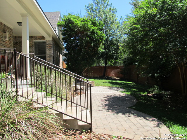 118 Stonewall Bnd Property Photo 23