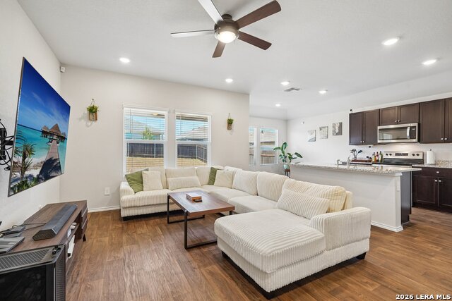 841 Bahia Pl Property Photo 3