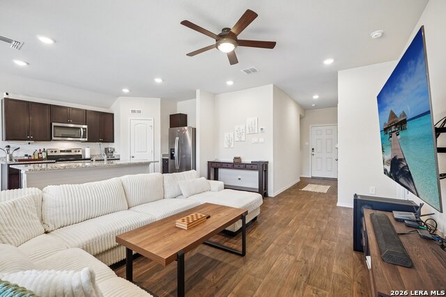 841 Bahia Pl Property Photo 4