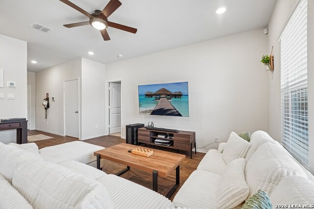 841 Bahia Pl Property Photo 6