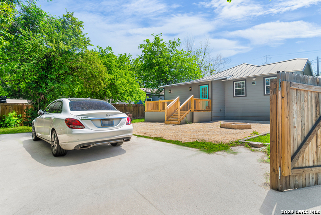 2701 E Houston St Property Photo 22