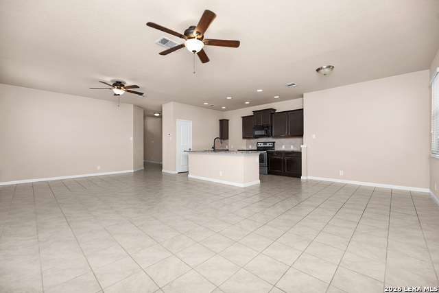 481 Centinela St Property Photo 4
