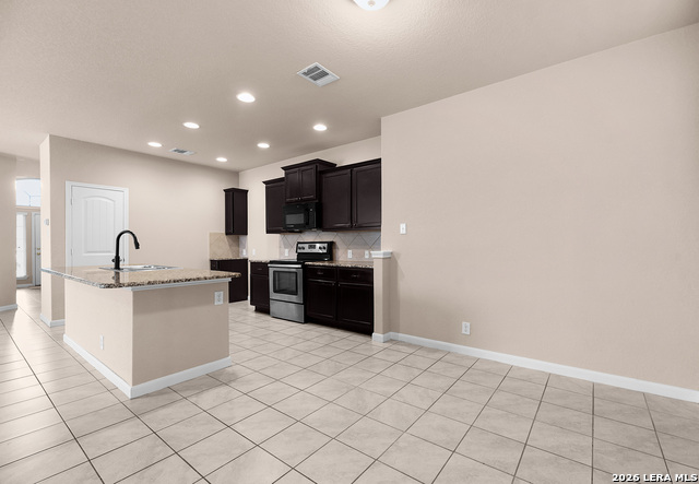 481 Centinela St Property Photo 8