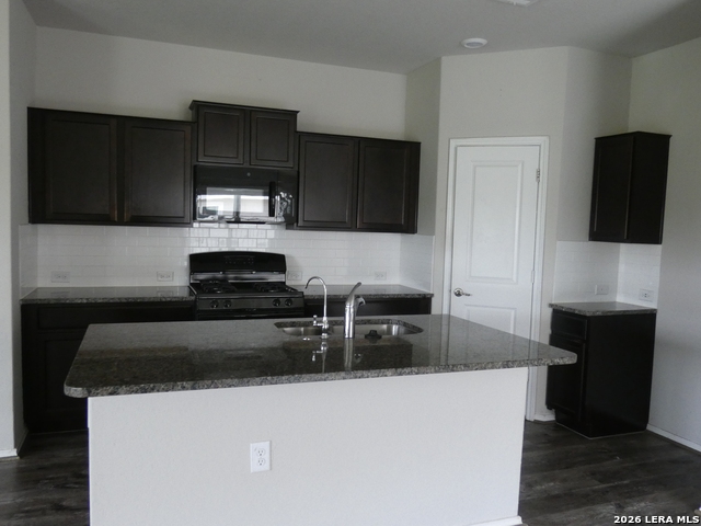 935 Watson Way Property Photo 1