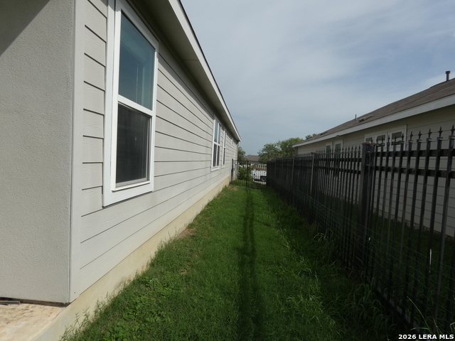 935 Watson Way Property Photo 5