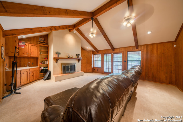 101 Encino Park Property Photo 3