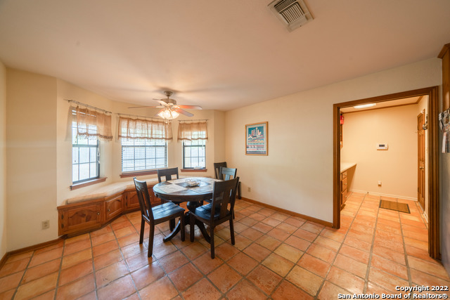 101 Encino Park Property Photo 7