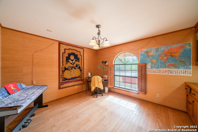 101 Encino Park Property Photo 10