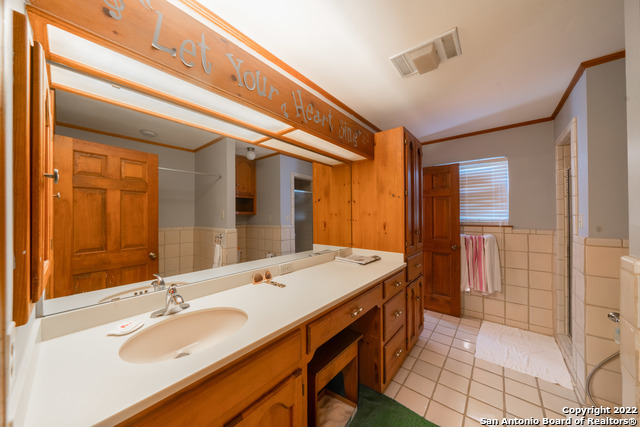 101 Encino Park Property Photo 18