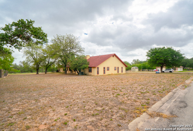 101 Encino Park Property Photo 24