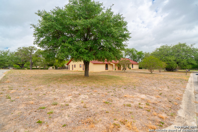 101 Encino Park Property Photo 25