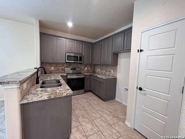 5981 Midcrown Dr Property Photo 5