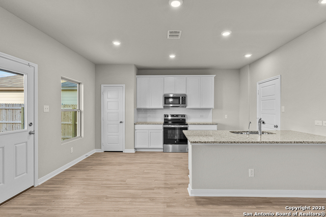 4278 Winston Way Property Photo 5