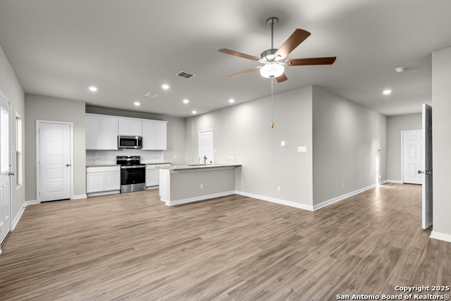 4278 Winston Way Property Photo 7