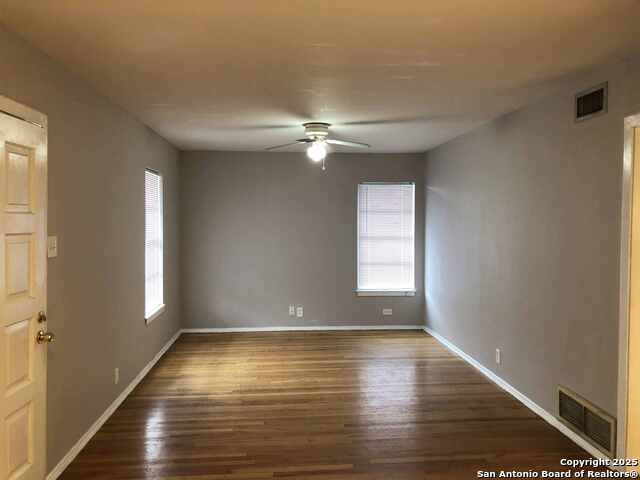 434 Rexford Dr Property Photo 3