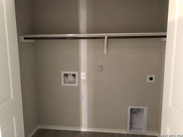 13431 Ashworth Blvd Property Photo 2