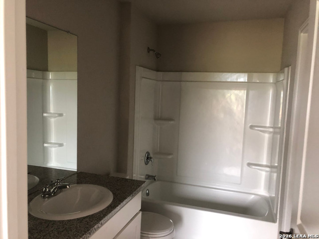 13431 Ashworth Blvd Property Photo 8