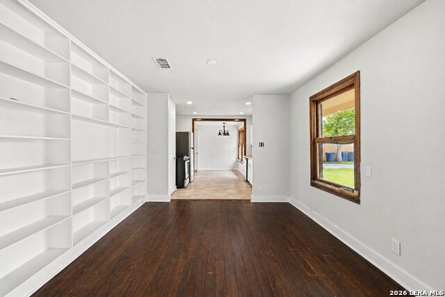 111 N Lewis Ave Property Photo 6