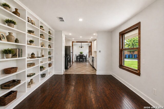 111 N Lewis Ave Property Photo 7