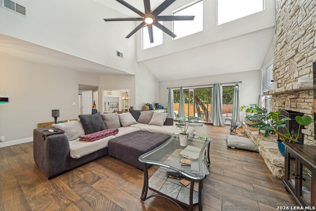 13038 Hunters Breeze St Property Photo 6