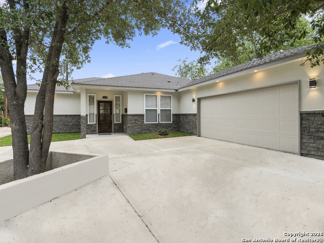 5338 Howard St Property Photo 4