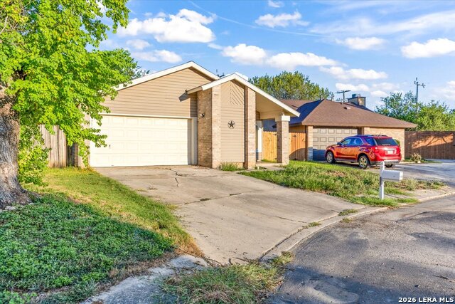 7906 Laurel Bnd Property Photo 1