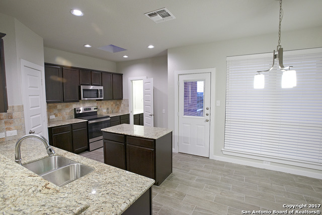 7122 Faith Way Property Photo 5