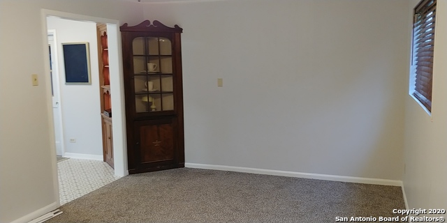 715 Edgebrook Ln Property Photo 6