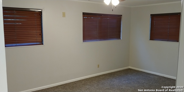715 Edgebrook Ln Property Photo 7