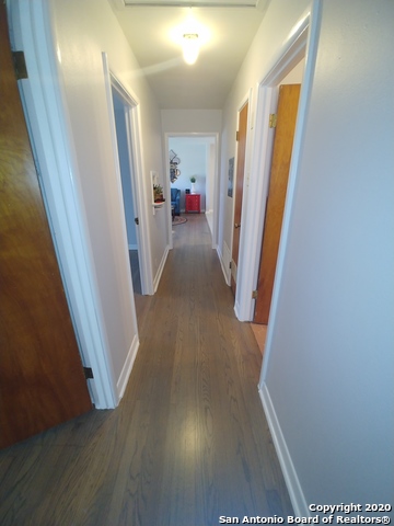 715 Edgebrook Ln Property Photo 8