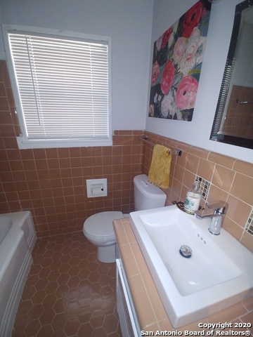 715 Edgebrook Ln Property Photo 10